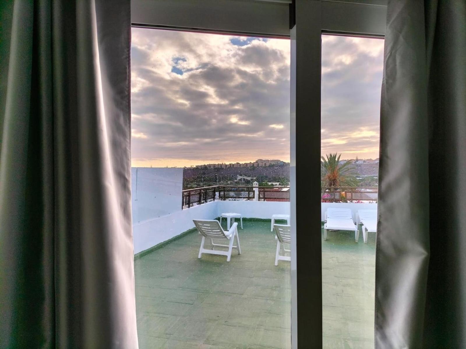 Vv Las Buganvillas Maspalomas - Cocina Y Habitaciones Con Banos Privados Eksteriør billede